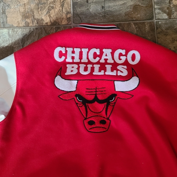 Chicago Bulls Red and White Varsity Jacket - Picture 7 of 11